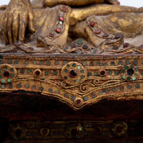 Buddha. Holz, Goldlack, Glassteine. BIRMA, MANDALAY, 20. Jh., - Foto 5