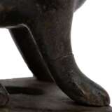 Bronze eines Mischwesens. CHINA, 19. Jh. oder früher. - photo 7