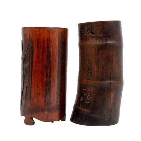 Zwei geschnitzte Bambuspinselbecher. CHINA: - Foto 2