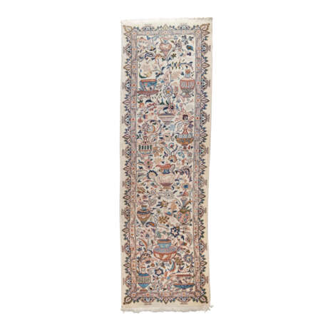 Orientteppich Galerie. KASCHMAR/IRAN, 20. Jh., 289x92 cm. - Foto 1