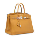 A MOUTARDE CLÉMENCE LEATHER BIRKIN 35 WITH PALLADIUM HARDWARE - Foto 2