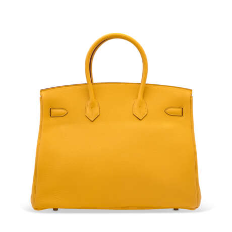 A JAUNE AMBRE TOGO LEATHER BIRKIN 35 WITH GOLD HARDWARE - фото 3
