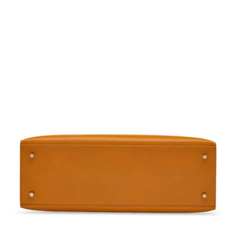 A LIMITED EDITION NATUREL SABLE BUTLER LEATHER SELLIER KELLY 40 WITH LEATHER HARDWARE - Foto 4