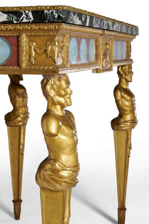 A PAIR OF ITALIAN GILTWOOD, BIANCO E NERO MARBLE AND POLYCHROME-PAINTED VERRE EGLOMISE CONSOLE TABLES - Foto 2