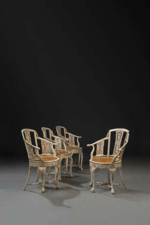 A SUITE OF INDIAN SOLID IVORY AND PARCEL-GILT SEAT FURNITURE - Foto 1