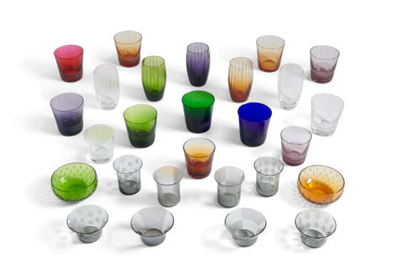 A SET OF A HUNDRED MULTICOLOR GLASSES & BOWLS - photo 1