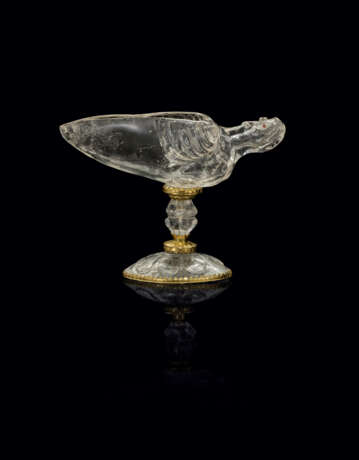 A GILT-COPPER-MOUNTED ROCK CRYSTAL CUP - фото 3