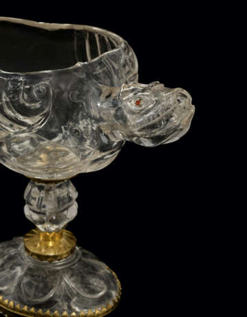 A GILT-COPPER-MOUNTED ROCK CRYSTAL CUP - фото 5