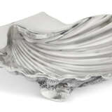 A PAIR OF GEORGE II SILVER SHELL DISHES - photo 5