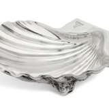 A PAIR OF GEORGE II SILVER SHELL DISHES - Foto 6