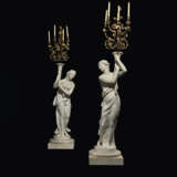 A PAIR OF MONUMENTAL LOUIS-PHILIPPE WHITE MARBLE AND GILTWOOD FIVE-LIGHT FIGURAL TORCHERES - Foto 2