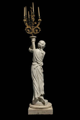 A PAIR OF MONUMENTAL LOUIS-PHILIPPE WHITE MARBLE AND GILTWOOD FIVE-LIGHT FIGURAL TORCHERES - Foto 3
