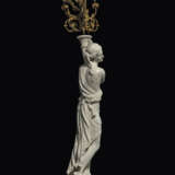 A PAIR OF MONUMENTAL LOUIS-PHILIPPE WHITE MARBLE AND GILTWOOD FIVE-LIGHT FIGURAL TORCHERES - Foto 4