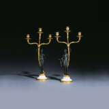 A PAIR OF GEORGE III ORMOLU, PATINATED-BRONZE AND WHITE MARBLE `APOLLO AND DIANA` CANDELABRA - Foto 8