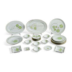 A SET OF TWENTY SEVEN PORCELAIN DINNER SERVICE "NIL"