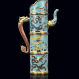 A MAGNIFICENT PAIR OF CHINESE CLOISONNE ENAMEL AND GILT-COPPER TIBETAN-STYLE EWERS, DUOMUHU - фото 2