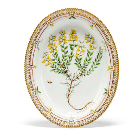 A ROYAL COPENHAGEN PORCELAIN `FLORA DANICA` PATTERN PART TABLE-SERVICE - фото 5