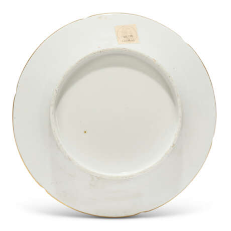 A COALPORT PORCELAIN SILHOUETTE-DECORATED APRICOT- GROUND DINNER-SERVICE - фото 9