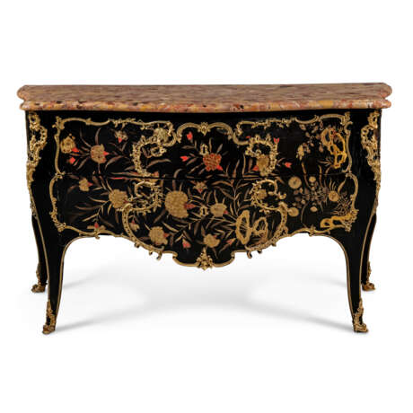 A LOUIS XV ORMOLU-MOUNTED CHINESE LACQUER AND JAPANNED COMMODE - photo 1