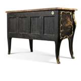 A LOUIS XV ORMOLU-MOUNTED CHINESE LACQUER AND JAPANNED COMMODE - фото 7
