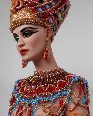 Коллекционная кукла Нефертити Пластик Литье Историческая живопись 2017 г. - фото 1