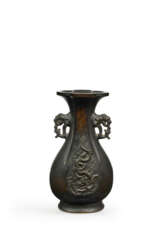 VASE &#39;DRAGON&#39; EN BRONZE