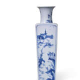 GRAND VASE EN PORCELAINE BLEU BLANC - photo 3