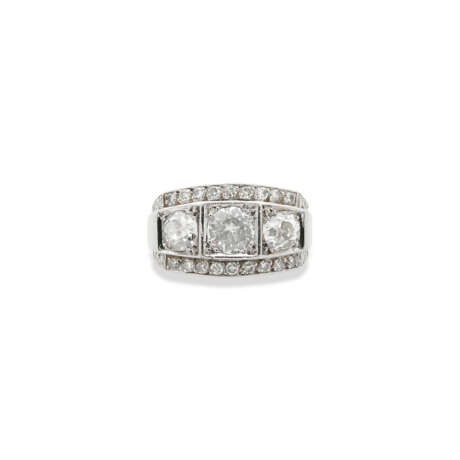 BAGUE DIAMANT ET DEUX DIAMANTS SUR PLI DE 1.35 CARATS ET 1.28 CARATS - photo 2