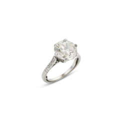 BAGUE DIAMANT DE 4.20 CARATS ET DIAMANTS