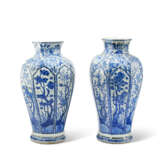 TWO LARGE BLUE AND WHITE BALUSTER VASES - photo 2