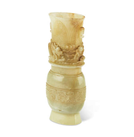 AN ARCHAISTIC CELADON JADE 'DRAGON' VASE - фото 8