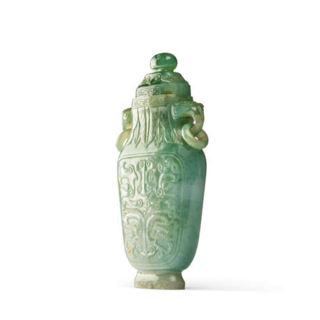 A JADEITE ARCHAISTIC BALUSTER VASE AND COVER - фото 3