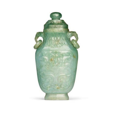 A JADEITE ARCHAISTIC BALUSTER VASE AND COVER - photo 5