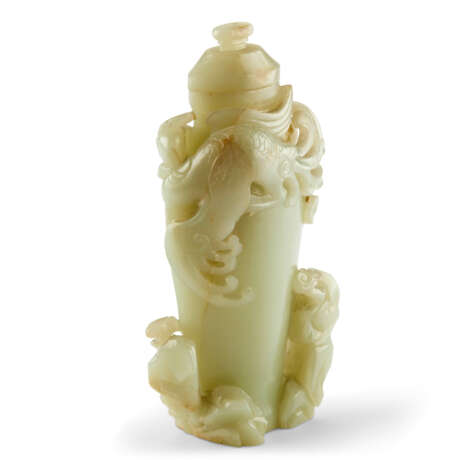 A PALE CELADON JADE 'PHOENIX' VASE AND COVER - фото 3