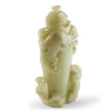 A PALE CELADON JADE 'PHOENIX' VASE AND COVER - photo 3