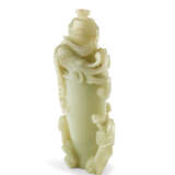 A PALE CELADON JADE 'PHOENIX' VASE AND COVER - фото 4
