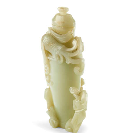 A PALE CELADON JADE 'PHOENIX' VASE AND COVER - photo 4