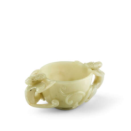 A JADE CELADON 'CHILONG' TWIN-HANDLED CUP - photo 3