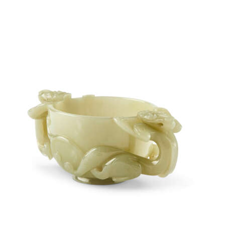 A JADE CELADON 'CHILONG' TWIN-HANDLED CUP - photo 9