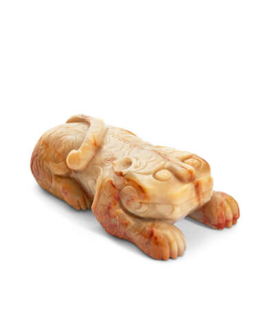 A BEIGE AND RUSSET JADE CARVING OF A BEAST - photo 1