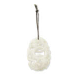 A WHITE JADE RETICULATED 'CHILONG' PENDANT - Foto 1
