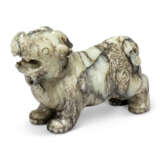 A MOTTLED WHITE AND GREY JADE MYTHICAL BEAST - фото 2