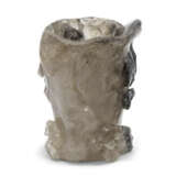 A CARVED ROCK CRYSTAL ‘BATS’ VASE - Foto 4