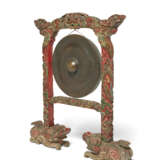 A LARGE GONG AND PAINTED LACQUER WOOD STAND - photo 3