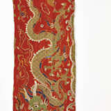 FOUR SILK BROCADE 'DRAGON AND FIVE POISON' SUTRA COVERS - Foto 3