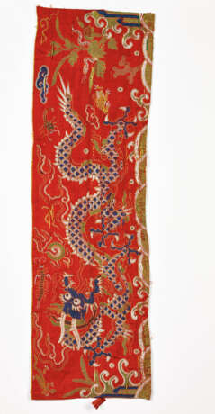 FOUR SILK BROCADE 'DRAGON AND FIVE POISON' SUTRA COVERS - Foto 5