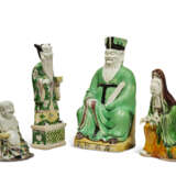 A GROUP OF FOUR FAMILLE VERTE BISCUIT FIGURES - Foto 2