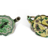 TWO FAMILLE VERTE ‘BAMBOO FORM’ TEAPOTS - photo 6