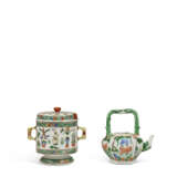 A FAMILLE VERTE EWER AND A FAMILLE VERTE TWIN-HANDLED BOWL AND COVER - фото 1