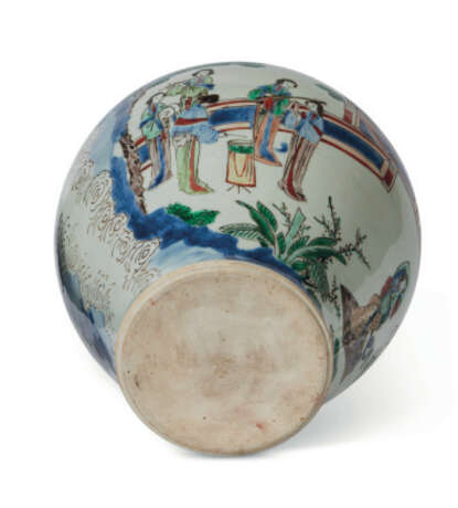 A WUCAI 'LADIES' JAR AND COVER - фото 3